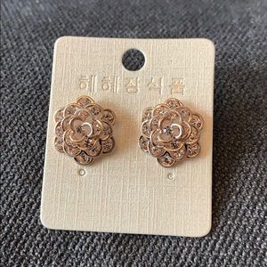 New pair of camellia rose gold crystal stu…